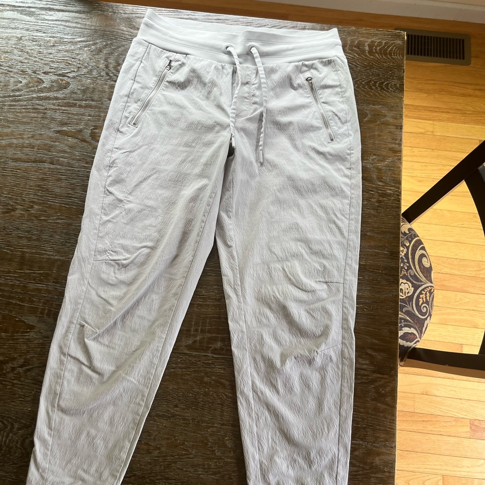 Athleta joggers, like new, size 8